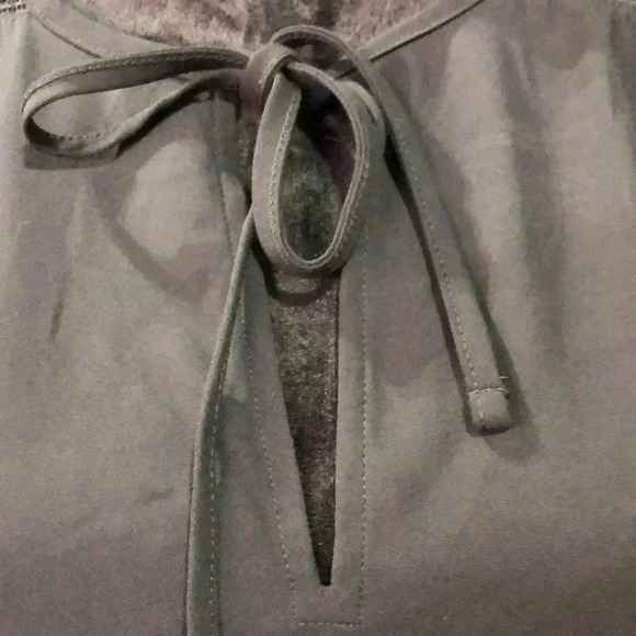 LOFT V-neck keyhole tie,cut out detail shoulder, sleeveless tunic,tank top - Picture 3 of 11